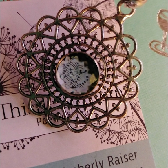 Peridot Medallion in Silver - Picture 5 of 8